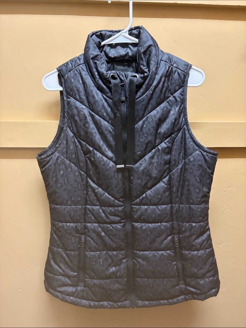 Maurices Quilted Sleeveless Puffer Vest in Dark Gray Leopard